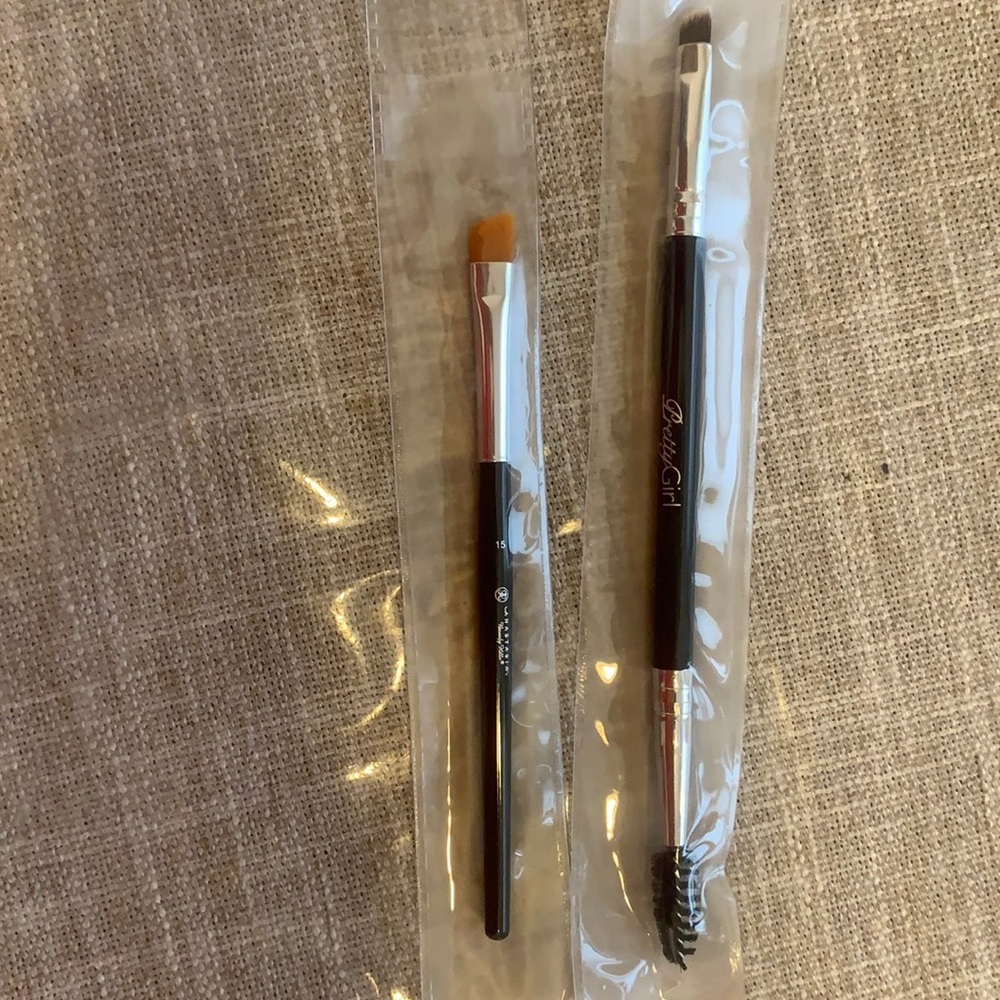 COPY - 2 eyebrow brushes for less than the price of 1!